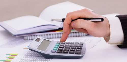 Какие факторы влияют на доход бухгалтера?